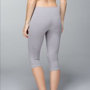 Lululemon In The Flow Crop II Heathered Medium Grey Leggings, 6